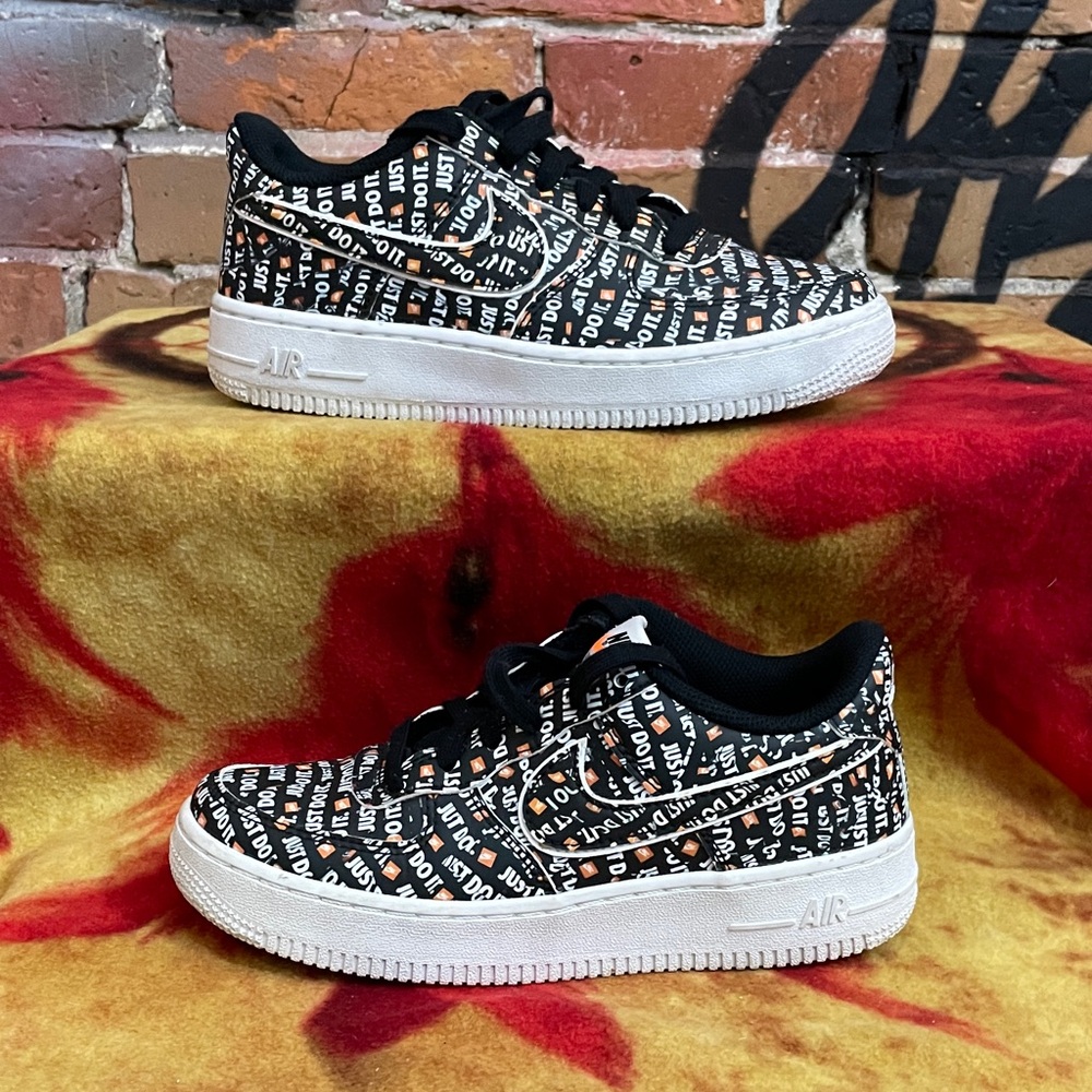 NIKE-youth ‘Just Do It’ AIR FORCE 1 PRM (GS) lace-up basketball sneaker/shoes